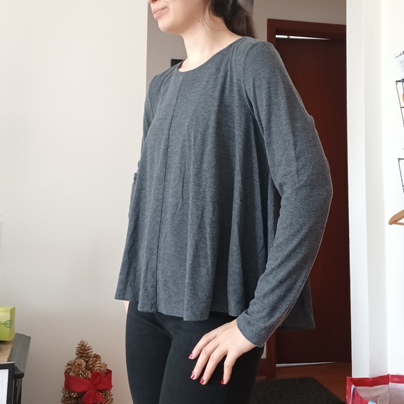 FREE w/$30 Purchase; Forever 21 Gray Long Sleeve Swing Top - Picture 4 of 12